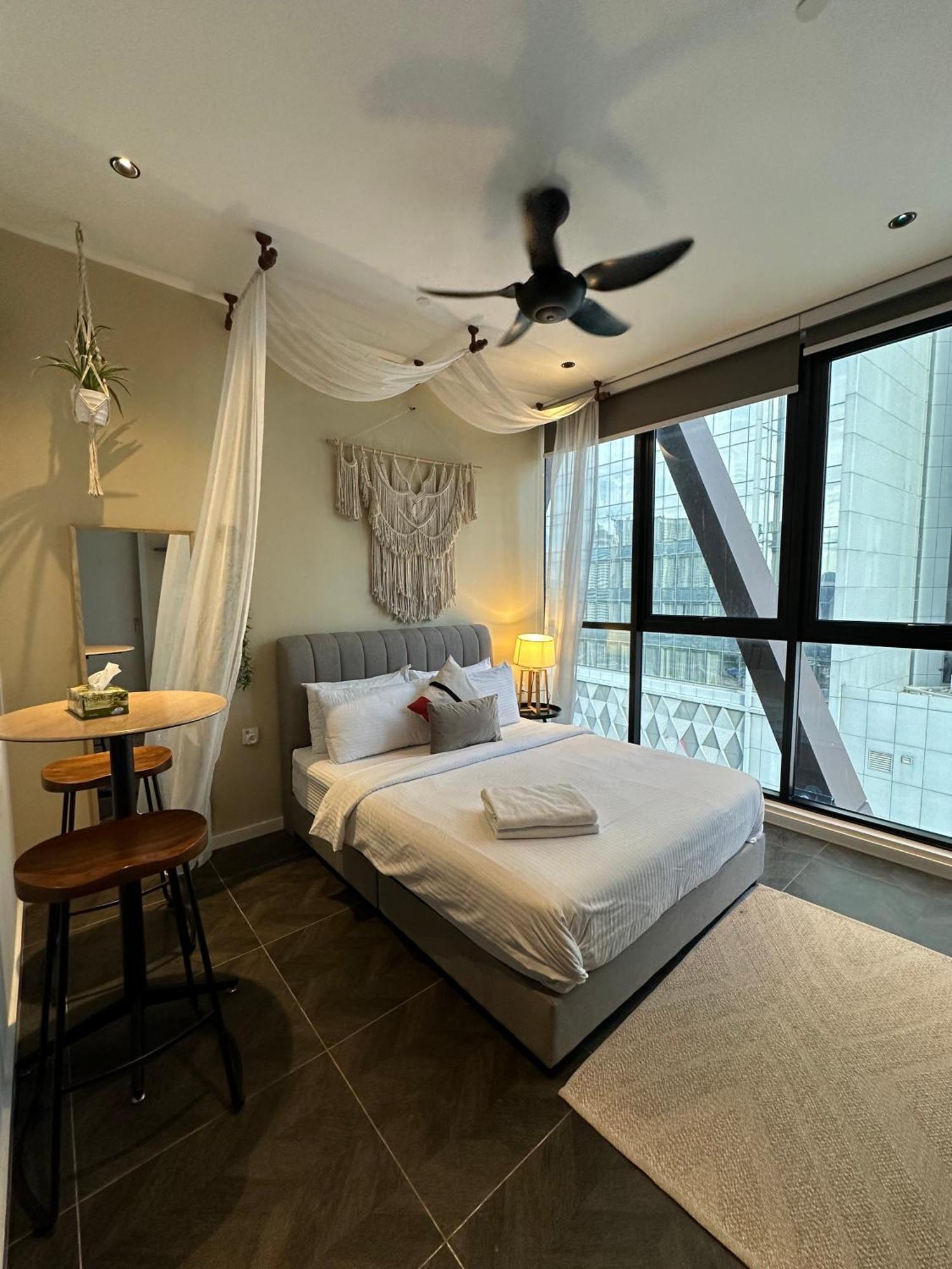 Scarletz Suites Klcc By Numa Куала Лумпур Екстериор снимка