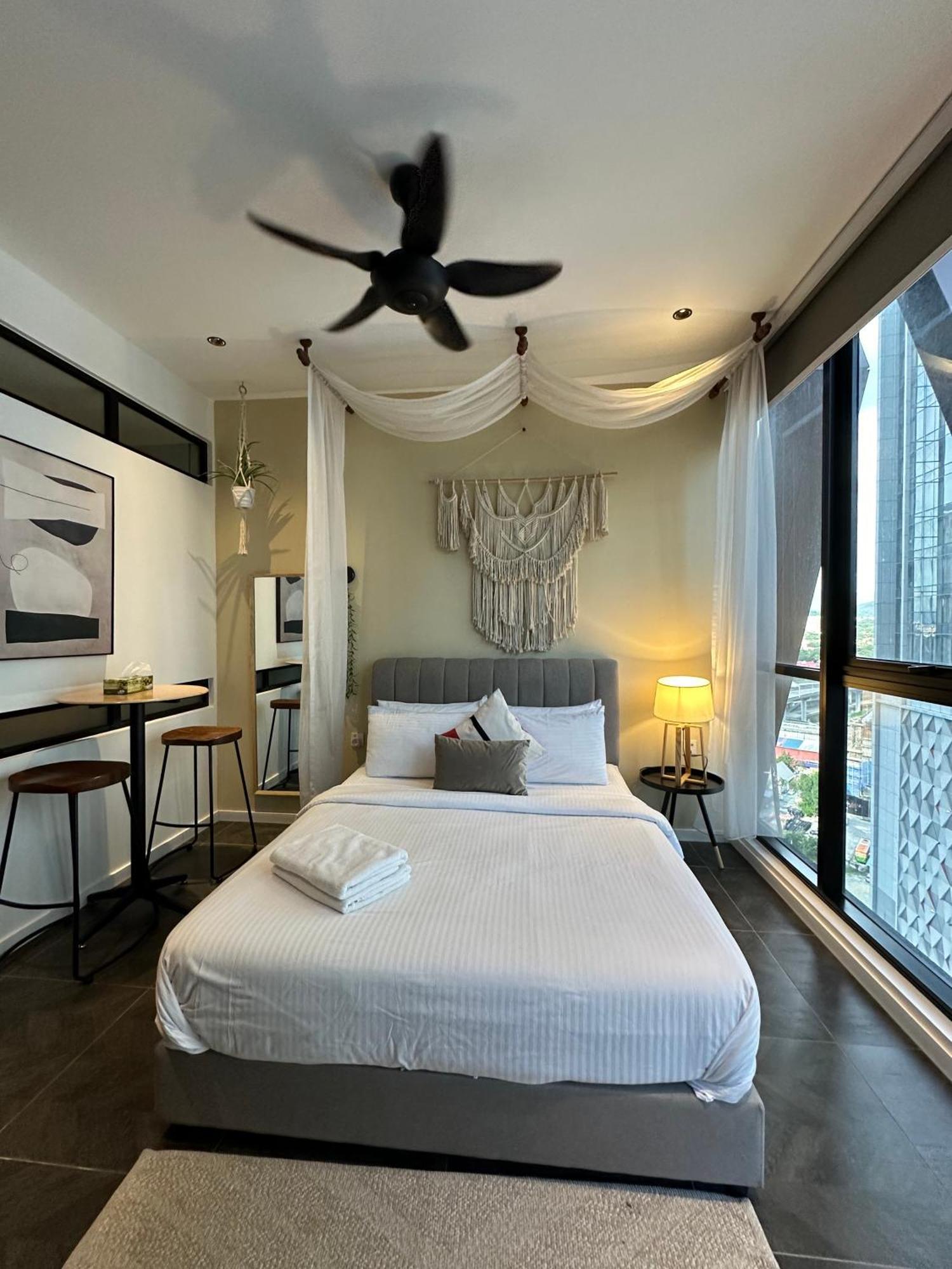 Scarletz Suites Klcc By Numa Куала Лумпур Екстериор снимка