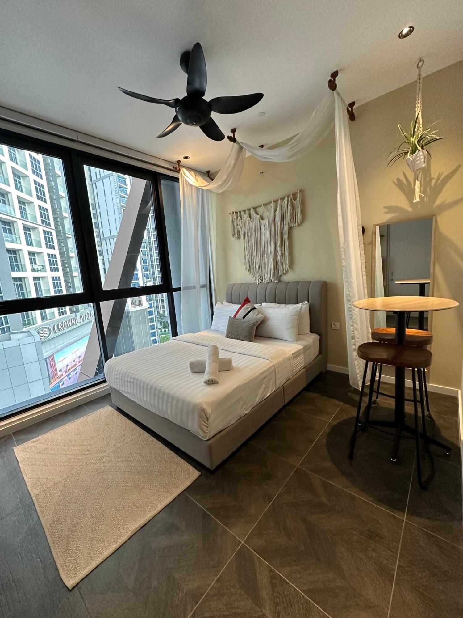 Scarletz Suites Klcc By Numa Куала Лумпур Екстериор снимка