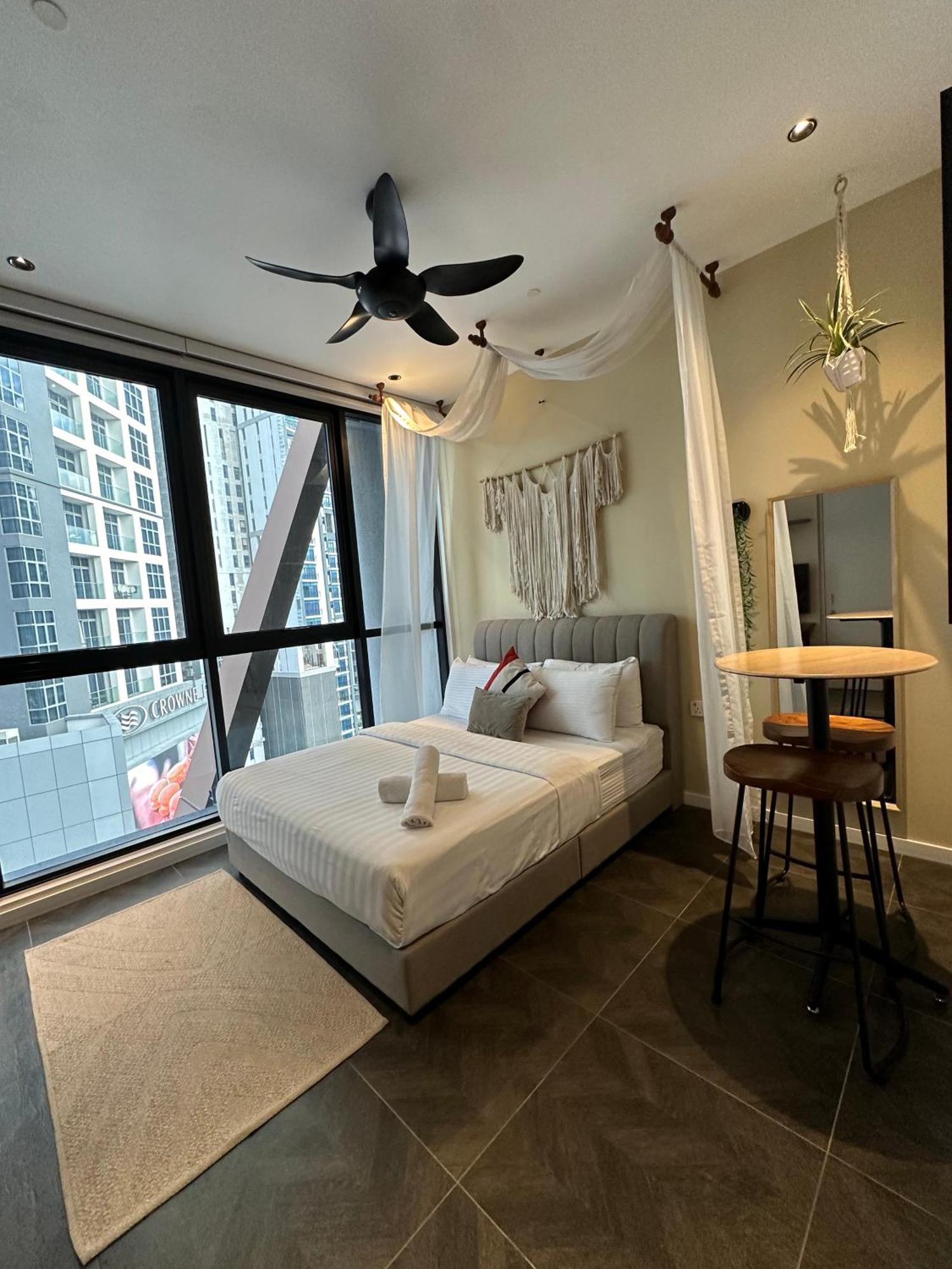 Scarletz Suites Klcc By Numa Куала Лумпур Екстериор снимка