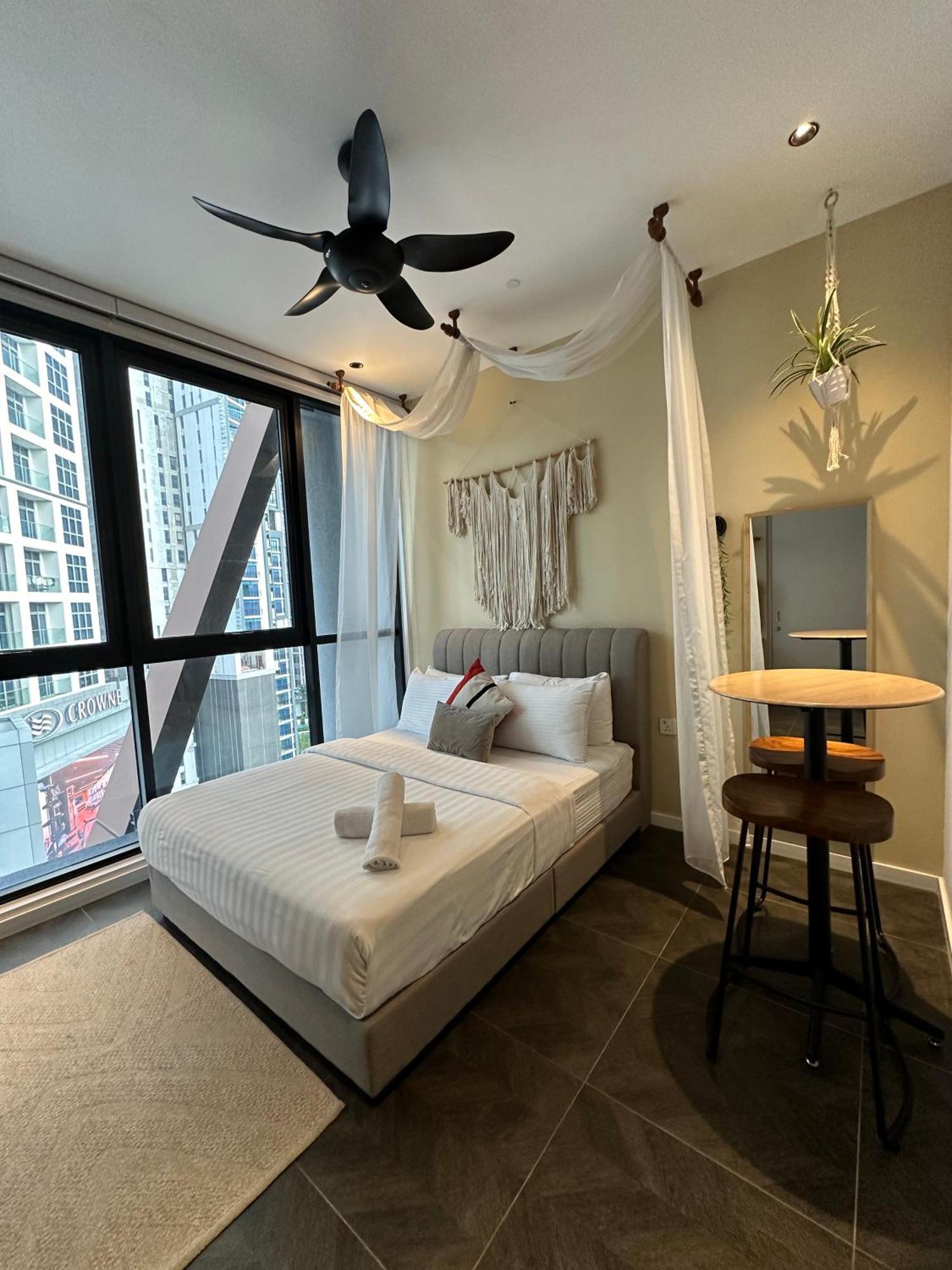 Scarletz Suites Klcc By Numa Куала Лумпур Екстериор снимка