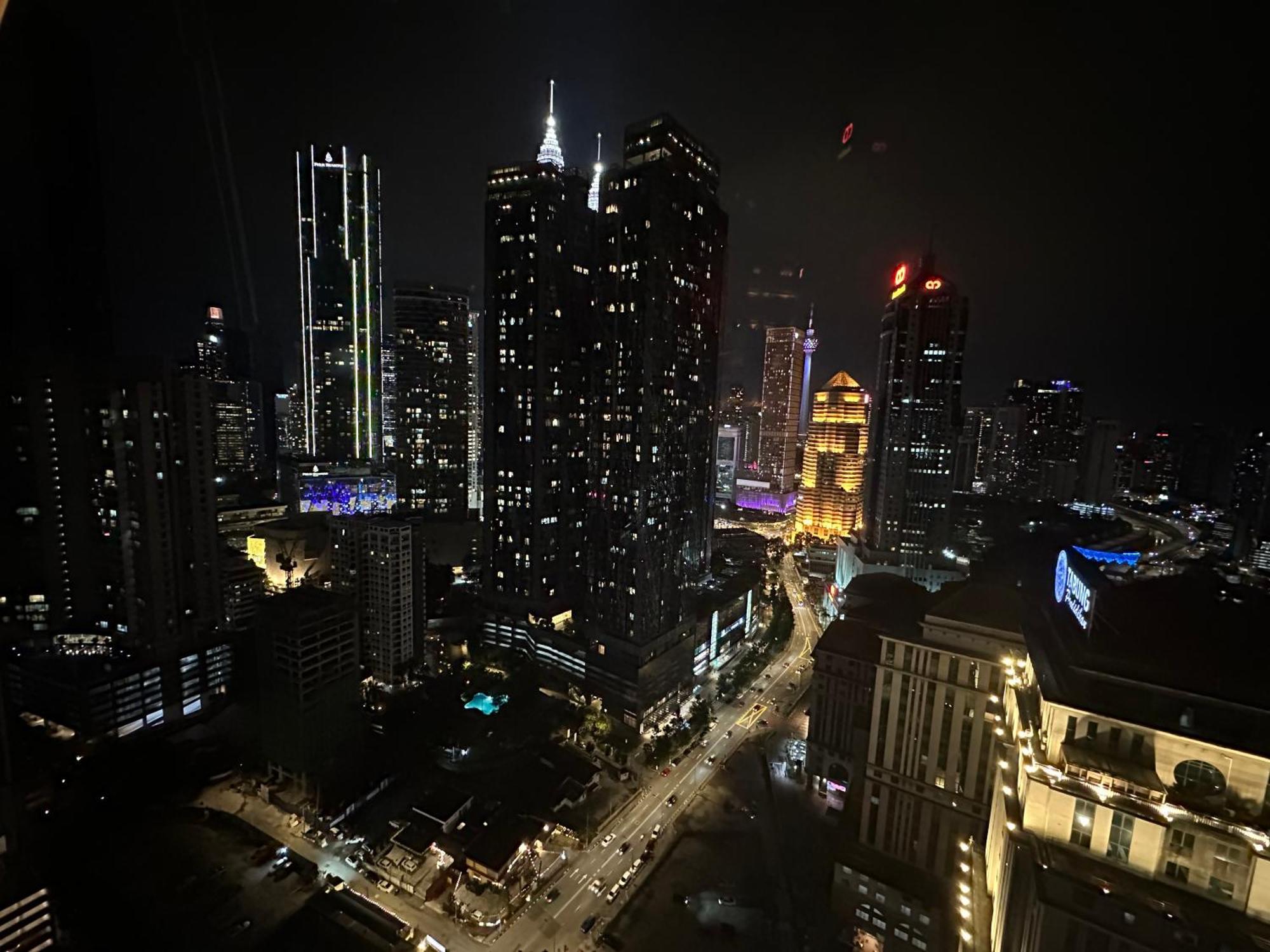 Scarletz Suites Klcc By Numa Куала Лумпур Екстериор снимка